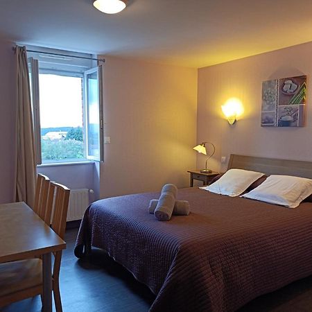 Bed and Breakfast Les Pierres Folles Rozier-en-Donzy Экстерьер фото