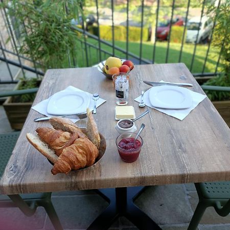 Bed and Breakfast Les Pierres Folles Rozier-en-Donzy Экстерьер фото