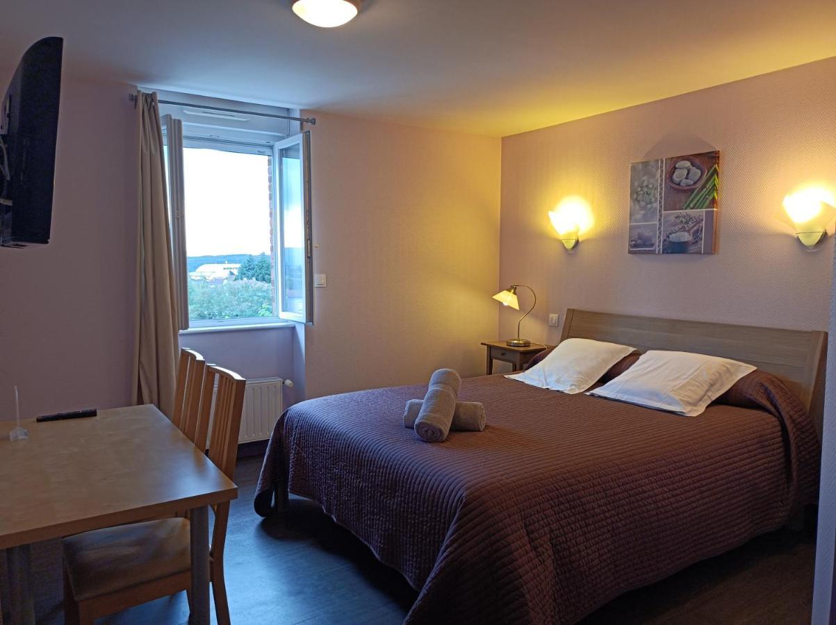 Bed and Breakfast Les Pierres Folles Rozier-en-Donzy Экстерьер фото