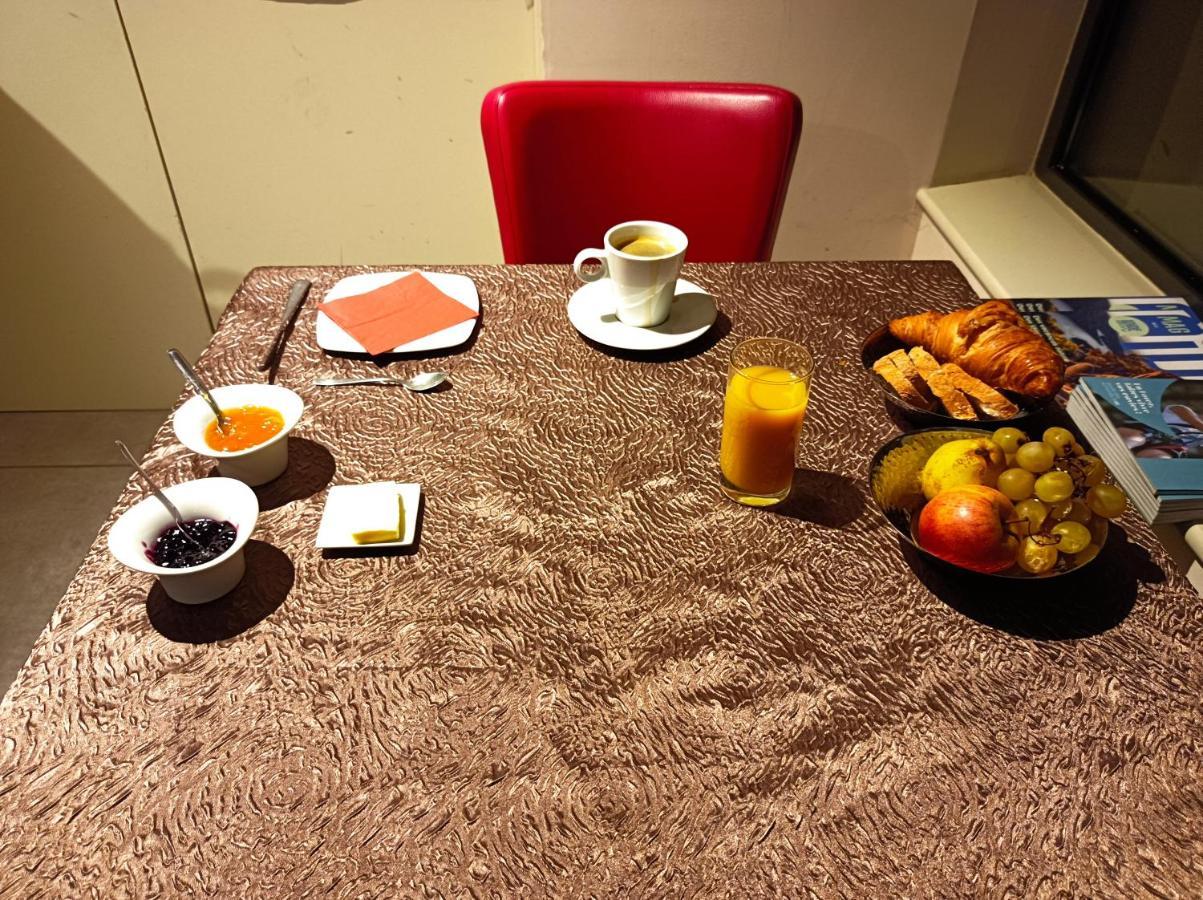 Bed and Breakfast Les Pierres Folles Rozier-en-Donzy Экстерьер фото